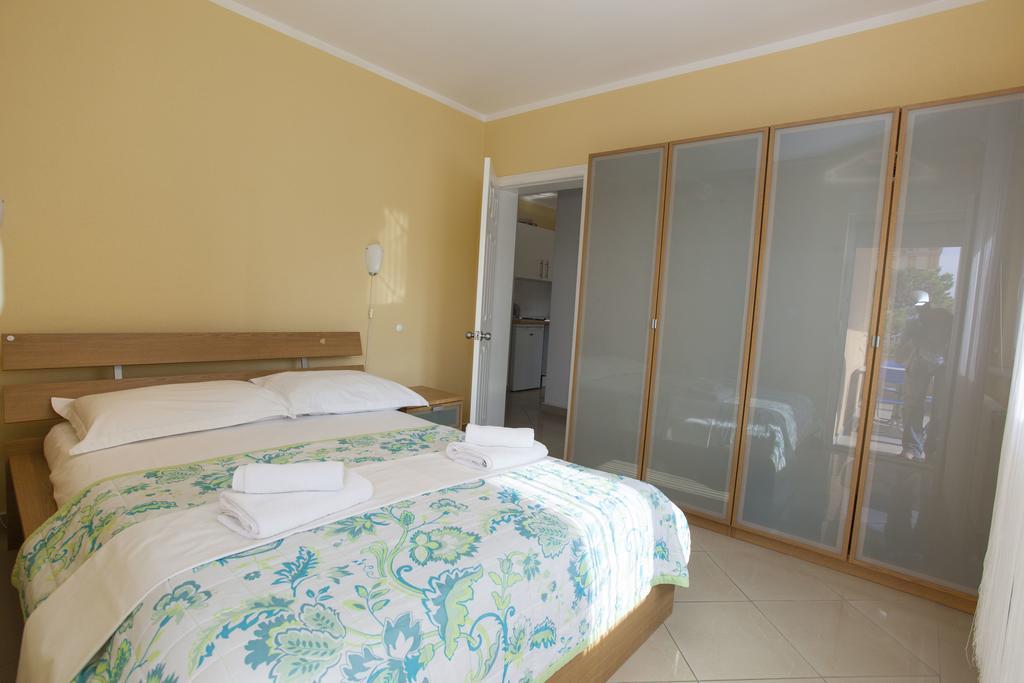 Apartments Damjanovic Makarska Room photo
